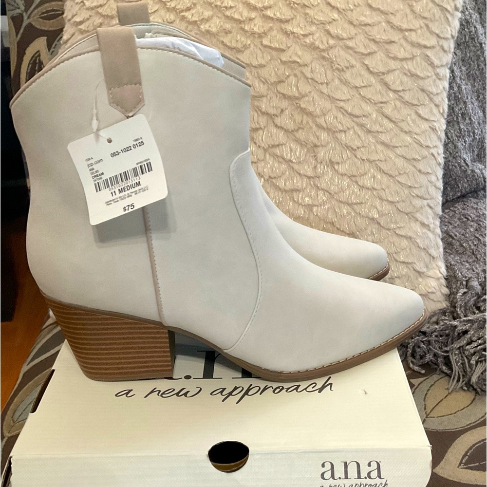 a.n.a. Womens Delno Stacked Heel Cream‎ Bootie Size 11M